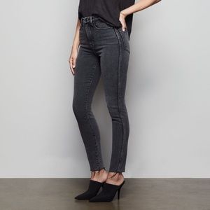 NWT Good American Good Curvy Raw Hem Skinny Jean